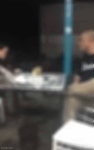 Clip chủ nh&agrave; h&agrave;ng ở Huế chửi bới, đe dọa nữ nh&acirc;n vi&ecirc;n lớn tuổi phải viết v&agrave; k&yacute; v&agrave;o tờ giấy nhận tiền- Ảnh 1.