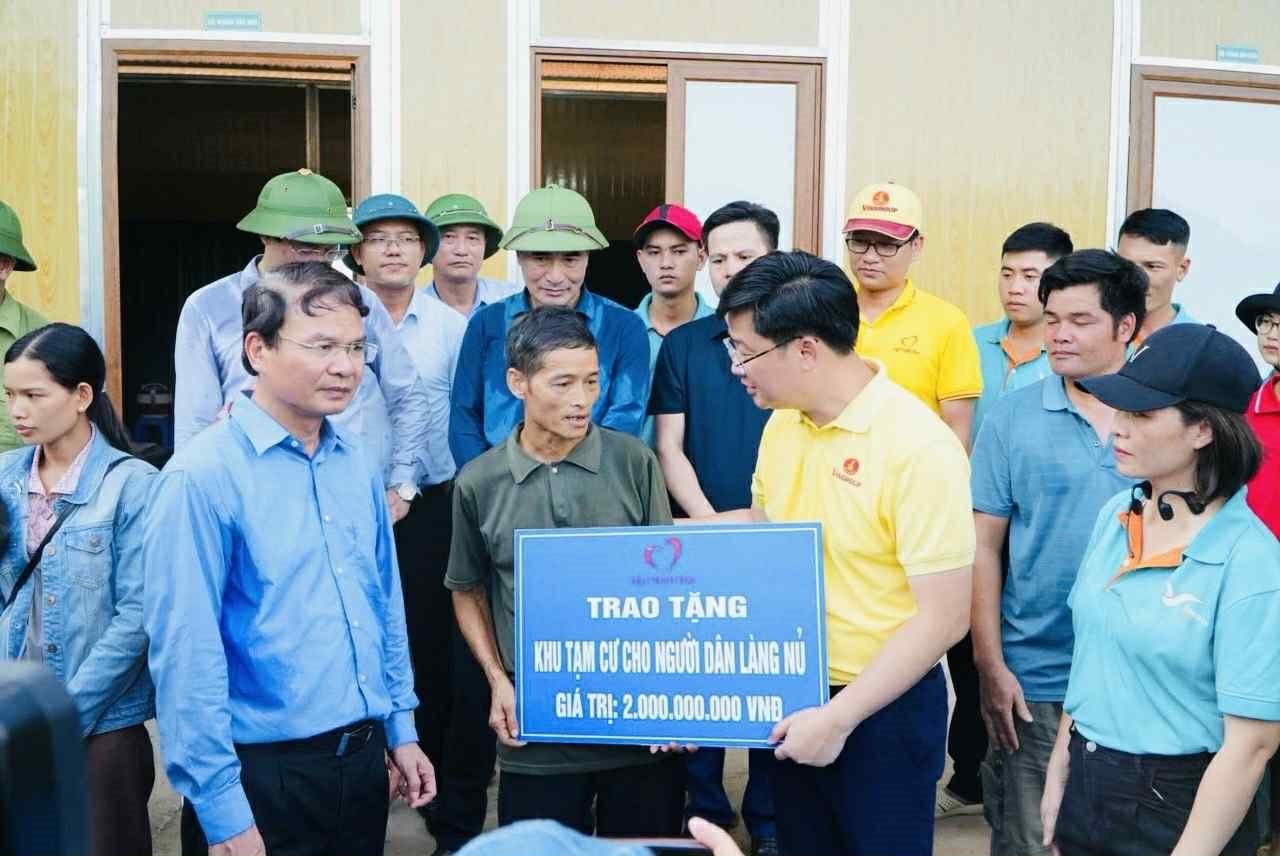 Nóng: Vingroup hỗ trợ khẩn cấp 500 tỷ đồng cho đồng bào thiệt hại do bão Bualoi, những ai sẽ được nhận?- Ảnh 1. Nóng: Vingroup hỗ trợ khẩn cấp 500 tỷ đồng cho đồng bào thiệt hại do bão Bualoi, những ai sẽ được nhận?- Ảnh 1.