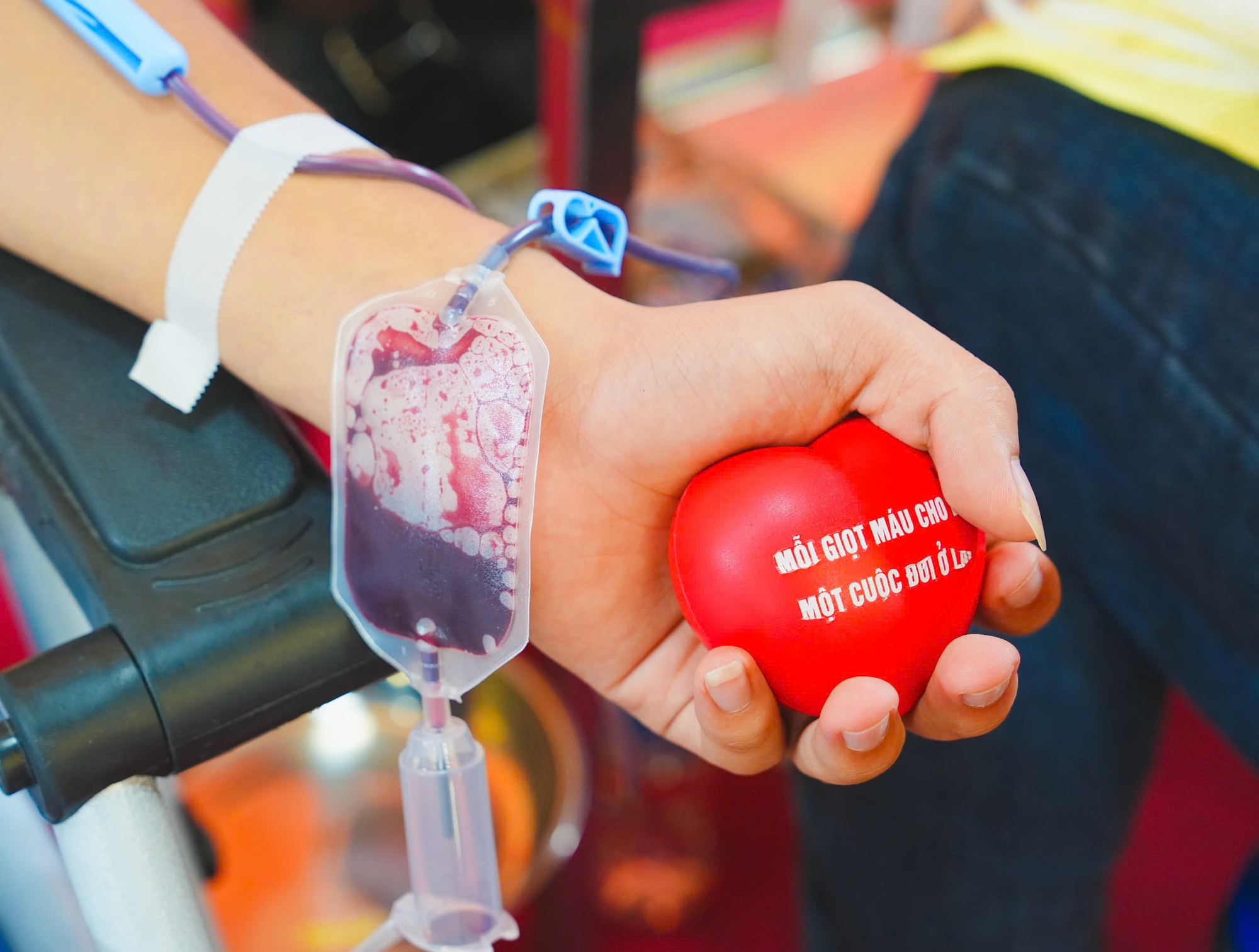 Nam sinh chống đối gia đình, thách thức thầy cô: Bố mẹ đưa đi khám, hối hận vì bỏ lỡ điều này- Ảnh 2.