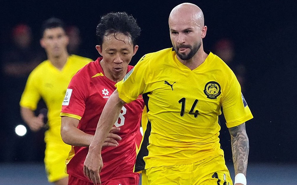 Bóng đá Malaysia nổ ra 