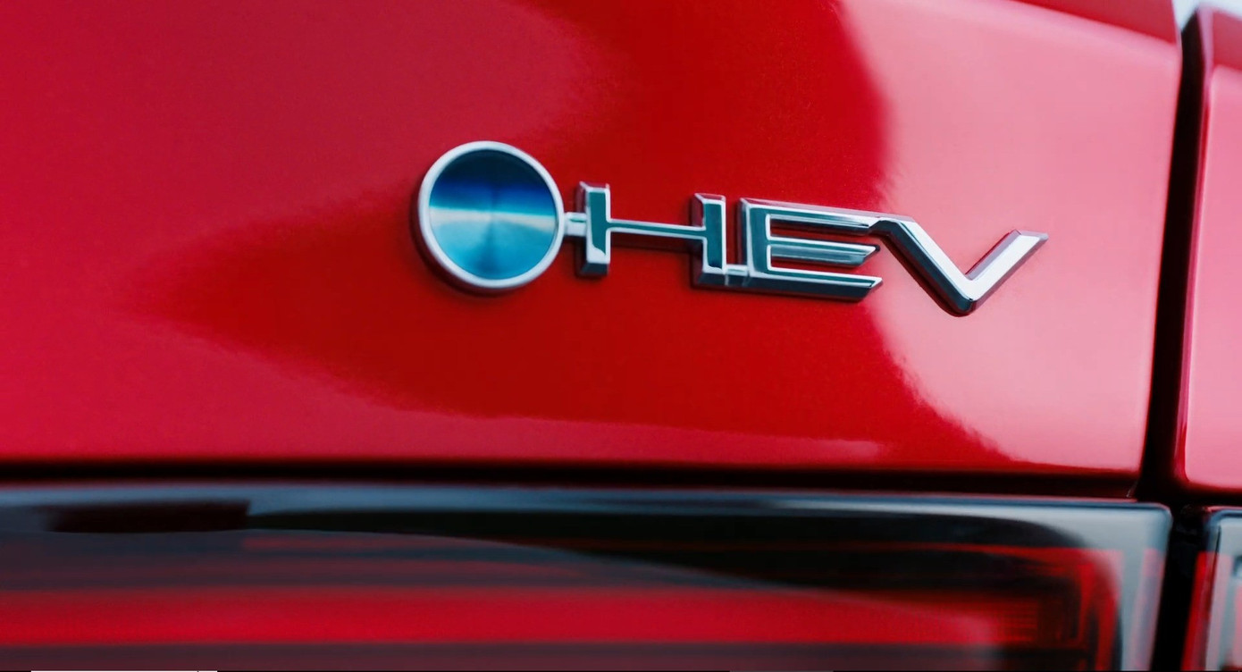 Toyota Vios hybrid h&uacute;t kh&aacute;ch ngay khi vừa ra mắt- Ảnh 2.