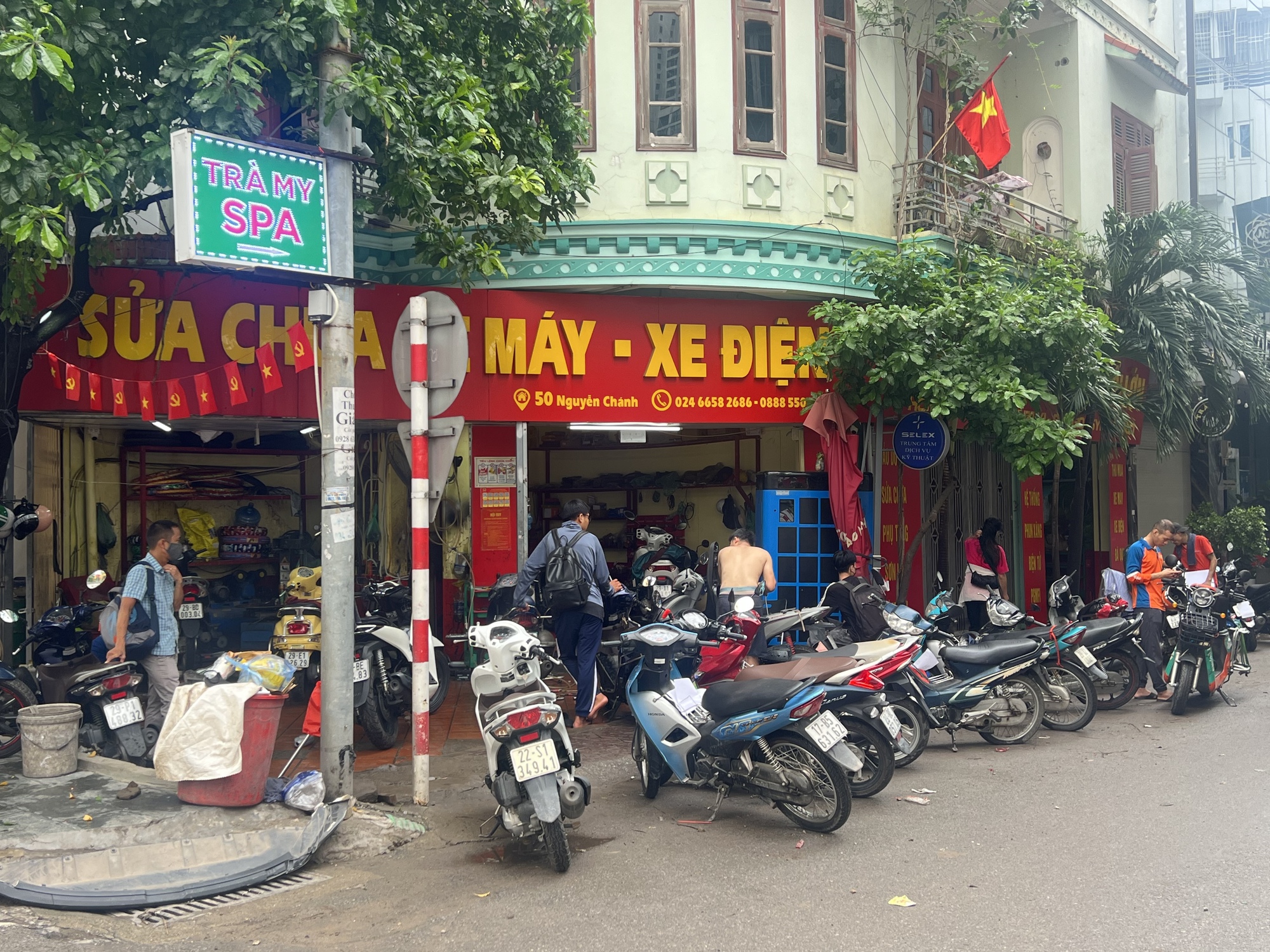 S&aacute;ng 1/10, c&aacute;c cửa h&agrave;ng sửa xe m&aacute;y ở H&agrave; Nội hoạt động hết c&ocirc;ng suất- Ảnh 6.