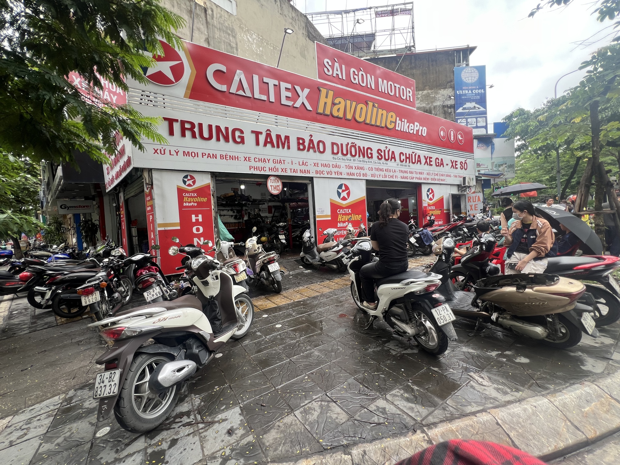 S&aacute;ng 1/10, c&aacute;c cửa h&agrave;ng sửa xe m&aacute;y ở H&agrave; Nội hoạt động hết c&ocirc;ng suất- Ảnh 4.