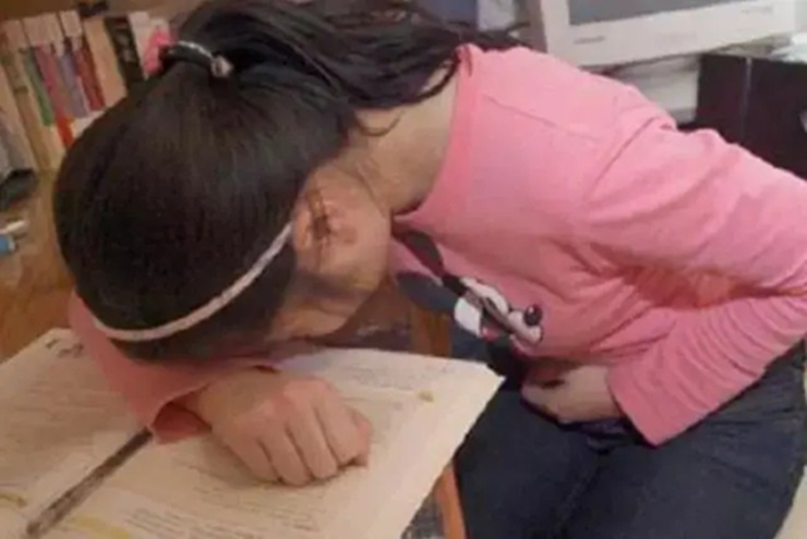 Bé Gái 8 Tuổi Thường Xuyên Than “Đau Bụng” Vào Mỗi Chiều Thứ Sáu, Sự Thật Phía Sau Khiến Ai Cũng Lặng Người- Ảnh 1. Bé Gái 8 Tuổi Thường Xuyên Than “Đau Bụng” Vào Mỗi Chiều Thứ Sáu, Sự Thật Phía Sau Khiến Ai Cũng Lặng Người- Ảnh 1.
