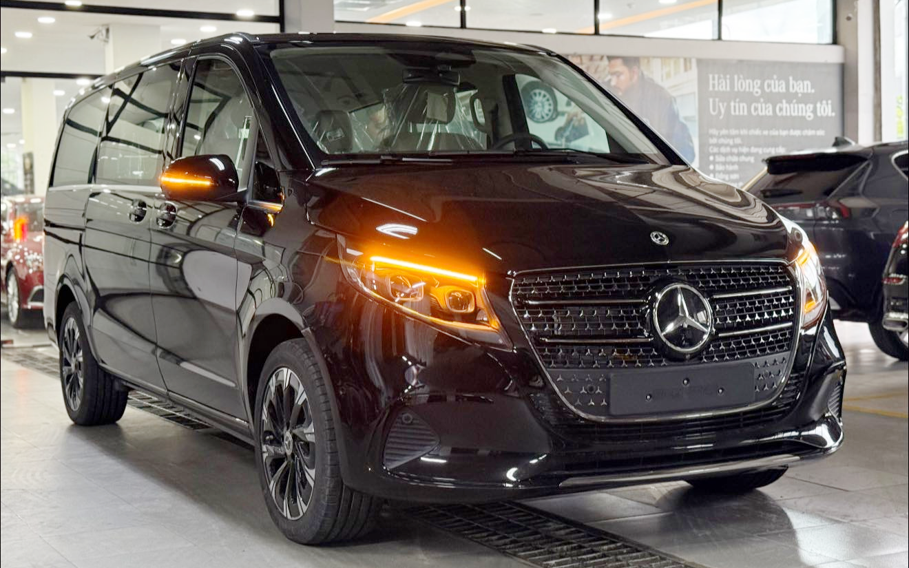 Ảnh thực tế Mercedes-Benz V-Class 2025 gần 3,4 tỷ đồng tại đại lý: Đắt bằng 2 chiếc Carnival cao cấp, đổi lại nhiều trang bị xịn từ tiêu chuẩn- Ảnh 4.