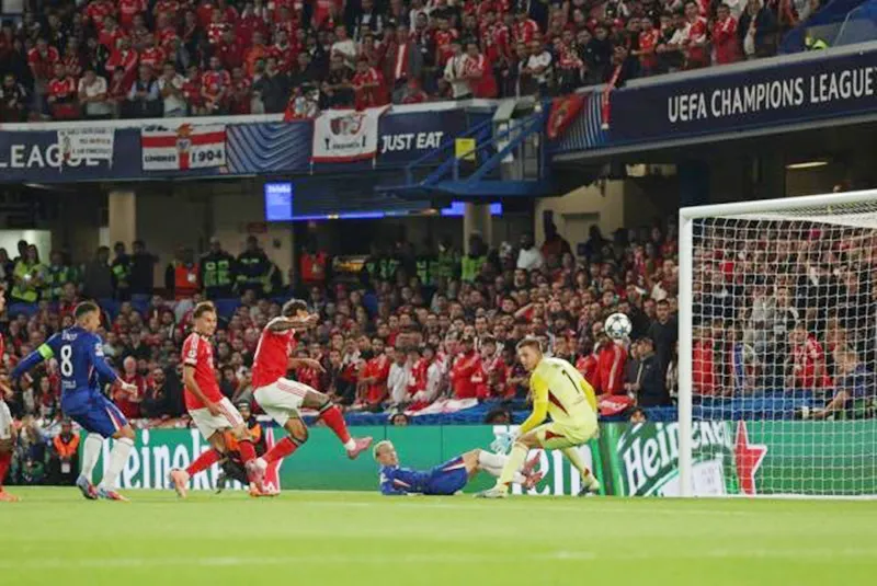 Jose Mourinho được chào đón như người hùng tại Chelsea- Ảnh 2.