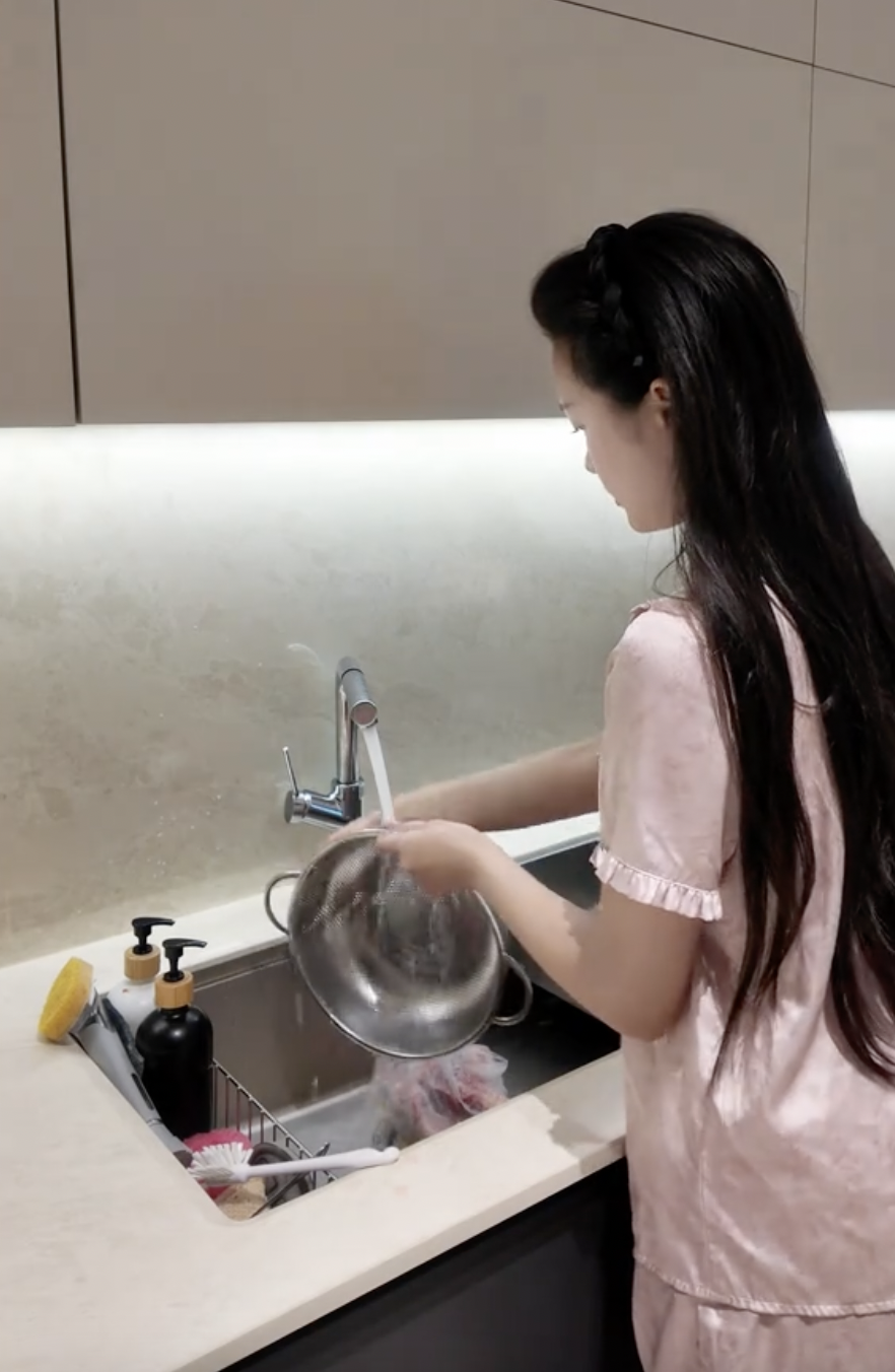 Doãn Hải My khoe biệt thự chục tỷ mới vào ở, thường xuyên đưa bạn bè về tiệc tùng, mẹ chồng phản ứng ra sao?- Ảnh 3. Doãn Hải My khoe biệt thự chục tỷ mới vào ở, thường xuyên đưa bạn bè về tiệc tùng, mẹ chồng phản ứng ra sao?- Ảnh 3.