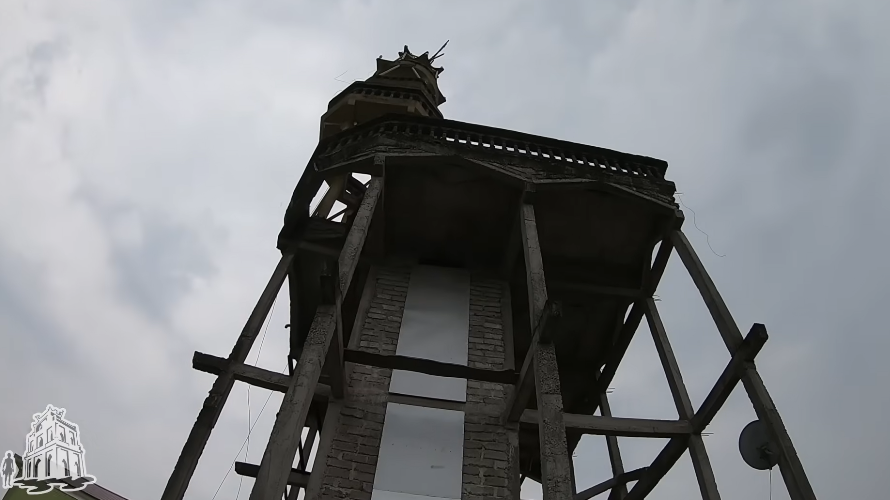 Ngôi nhà 9 tầng ở Nghệ An thách thức mọi quy luật khoa học: Chủ nhân đu dây xây vào ban đêm, “chấp luôn” gió giật cấp 11- Ảnh 7. Ngôi nhà 9 tầng ở Nghệ An thách thức mọi quy luật khoa học: Chủ nhân đu dây xây vào ban đêm, “chấp luôn” gió giật cấp 11- Ảnh 7.