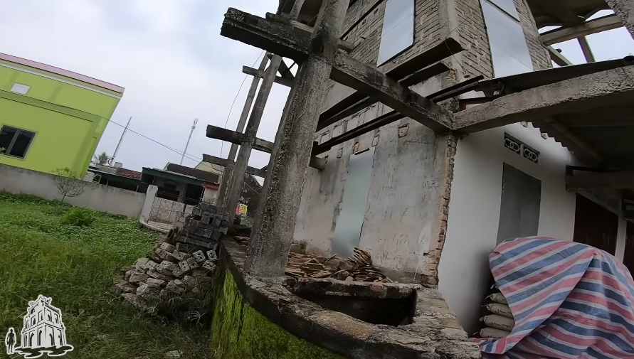 Ngôi nhà 9 tầng ở Nghệ An thách thức mọi quy luật khoa học: Chủ nhân đu dây xây vào ban đêm, “chấp luôn” gió giật cấp 11- Ảnh 6. Ngôi nhà 9 tầng ở Nghệ An thách thức mọi quy luật khoa học: Chủ nhân đu dây xây vào ban đêm, “chấp luôn” gió giật cấp 11- Ảnh 6.