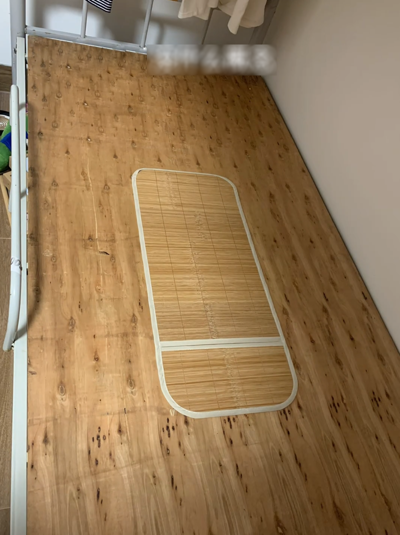 Cú shock đầu đời của tân sinh viên: Hí hửng mua chiếu mây lạnh online về trải giường KTX, mở ra mà cả cõi mạng cười ngất- Ảnh 1. Cú shock đầu đời của tân sinh viên: Hí hửng mua chiếu mây lạnh online về trải giường KTX, mở ra mà cả cõi mạng cười ngất- Ảnh 1.