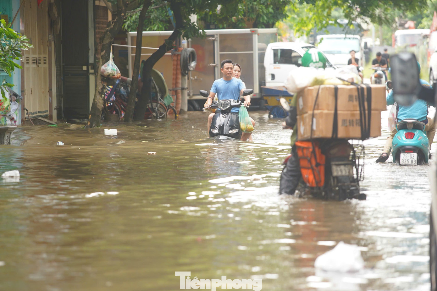 Mưa không kỷ lục như 2008, Hà Nội vì sao vẫn chìm trong nước?- Ảnh 1.
