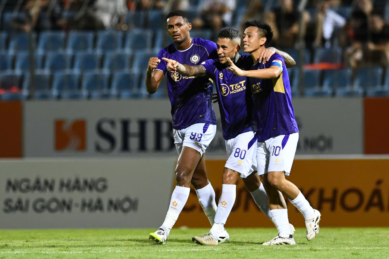Trò cưng thầy Kim lập công, đội bầu Hiển tiếp đà thăng hoa, trở lại cuộc đua vô địch V.League- Ảnh 3.