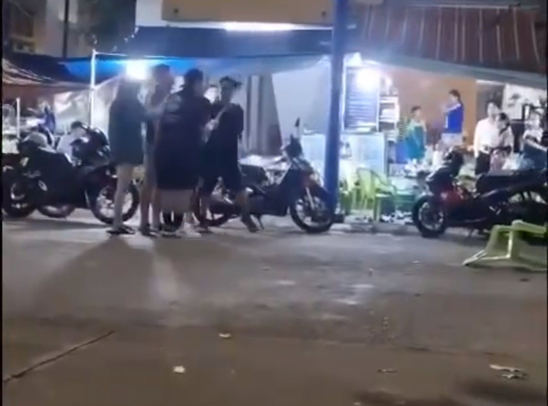 Xác minh vụ người đàn ông cầm rựa gây náo loạn ở quán ăn- Ảnh 3.