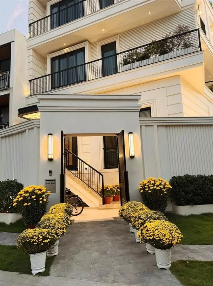 Nam ca sĩ Vbiz sống cô đơn trong căn biệt thự 30 tỷ, 36 tuổi có đủ tiền tài danh tiếng chỉ thiếu mỗi điều này- Ảnh 5. Nam ca sĩ Vbiz sống cô đơn trong căn biệt thự 30 tỷ, 36 tuổi có đủ tiền tài danh tiếng chỉ thiếu mỗi điều này- Ảnh 5.