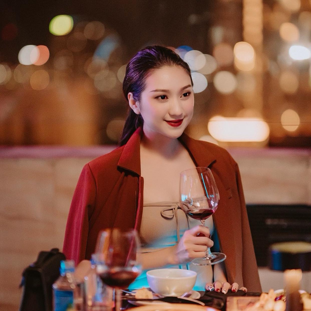 Nhan sắc nữ ca sĩ hủy hôn trước ngày cưới 1 tuần, được nhiều đại gia ngàn tỷ vây quanh- Ảnh 1. Nhan sắc nữ ca sĩ hủy hôn trước ngày cưới 1 tuần, được nhiều đại gia ngàn tỷ vây quanh- Ảnh 1.