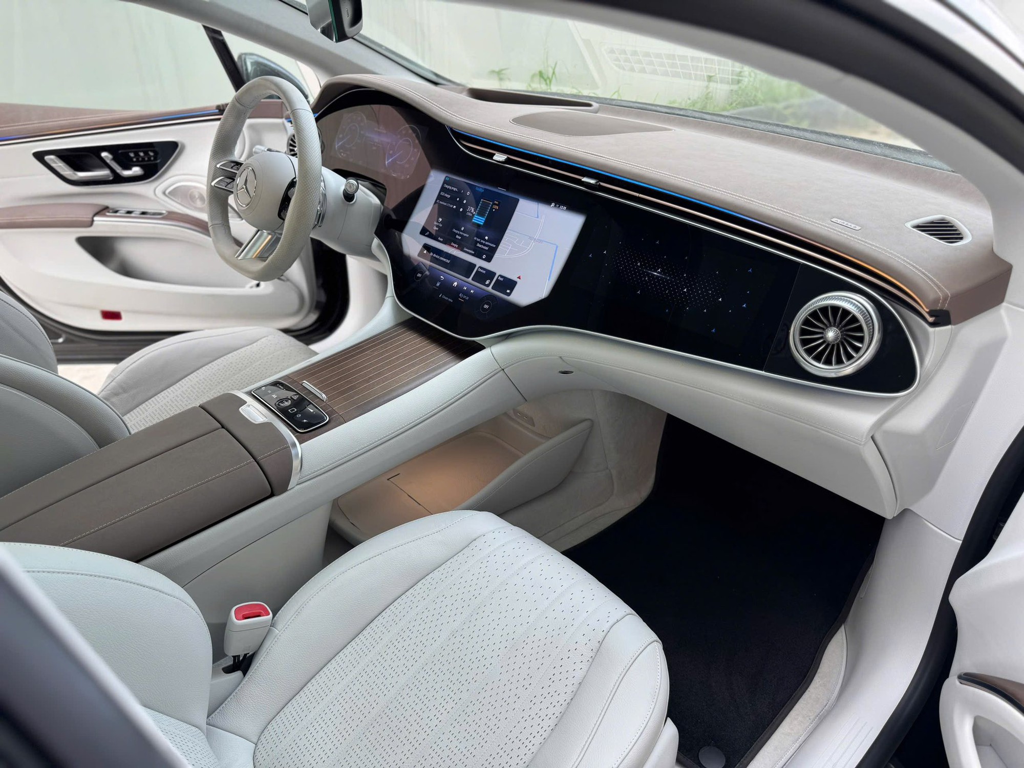 Chiếc Mercedes-Benz này mỗi 1km mất giá 1,6 triệu đồng, người mua tiết kiệm 1,3 tỷ đồng so với xe mới- Ảnh 8.