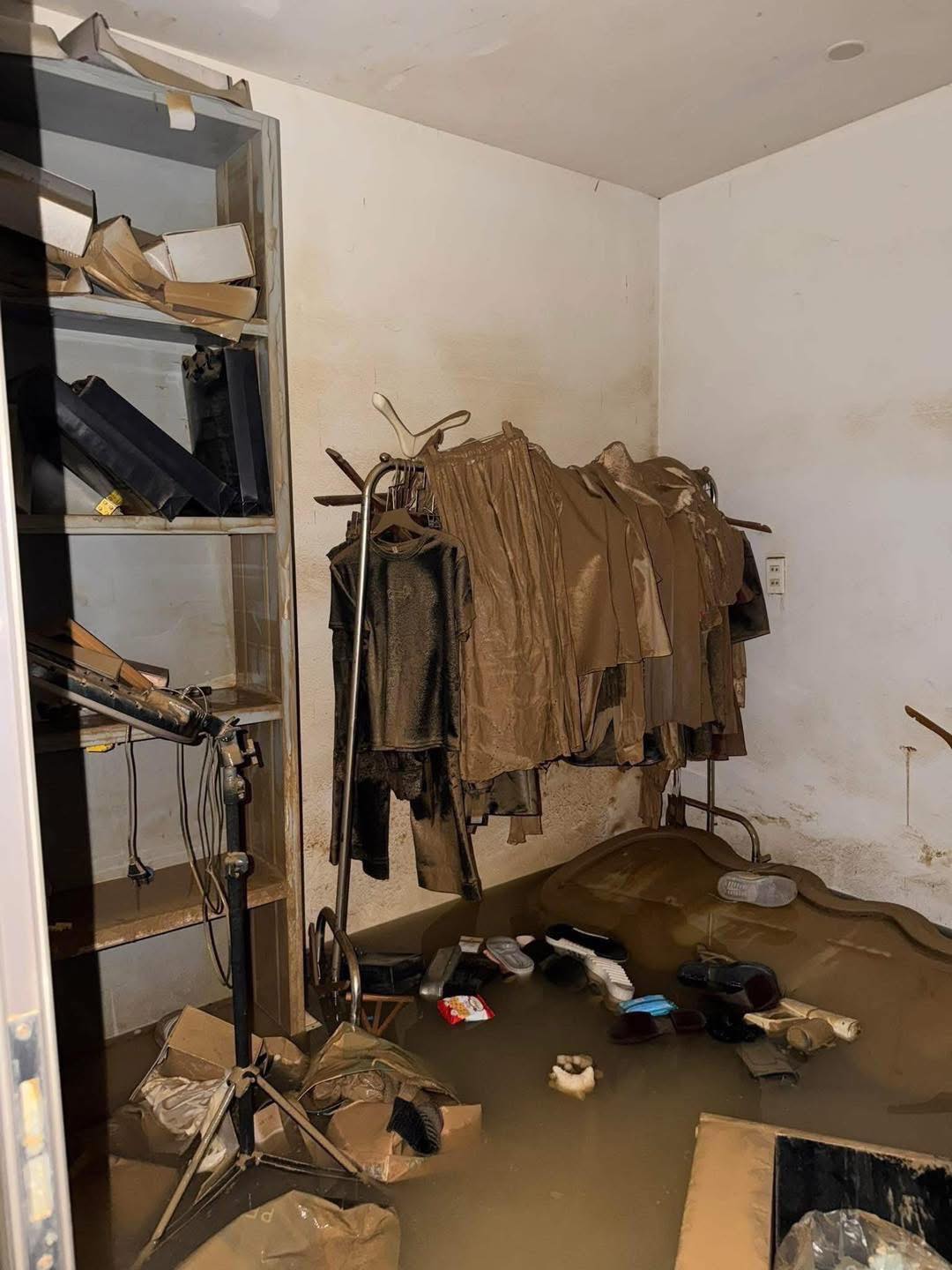 "Mất 600 triệu khi nước r&uacute;t, l&agrave;m g&igrave; c&ograve;n nước mắt m&agrave; kh&oacute;c"- Ảnh 10.