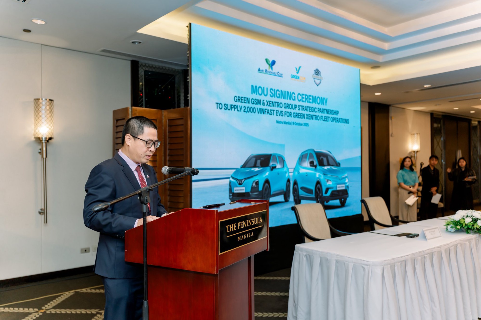 Công ty của ông Phạm Nhật Vượng chính thức có hãng taxi nước ngoài đầu tiên ký nhượng quyền, dự kiến vận hành 2.000 xe VinFast Nerio Green- Ảnh 2. Công ty của ông Phạm Nhật Vượng chính thức có hãng taxi nước ngoài đầu tiên ký nhượng quyền, dự kiến vận hành 2.000 xe VinFast Nerio Green- Ảnh 2.