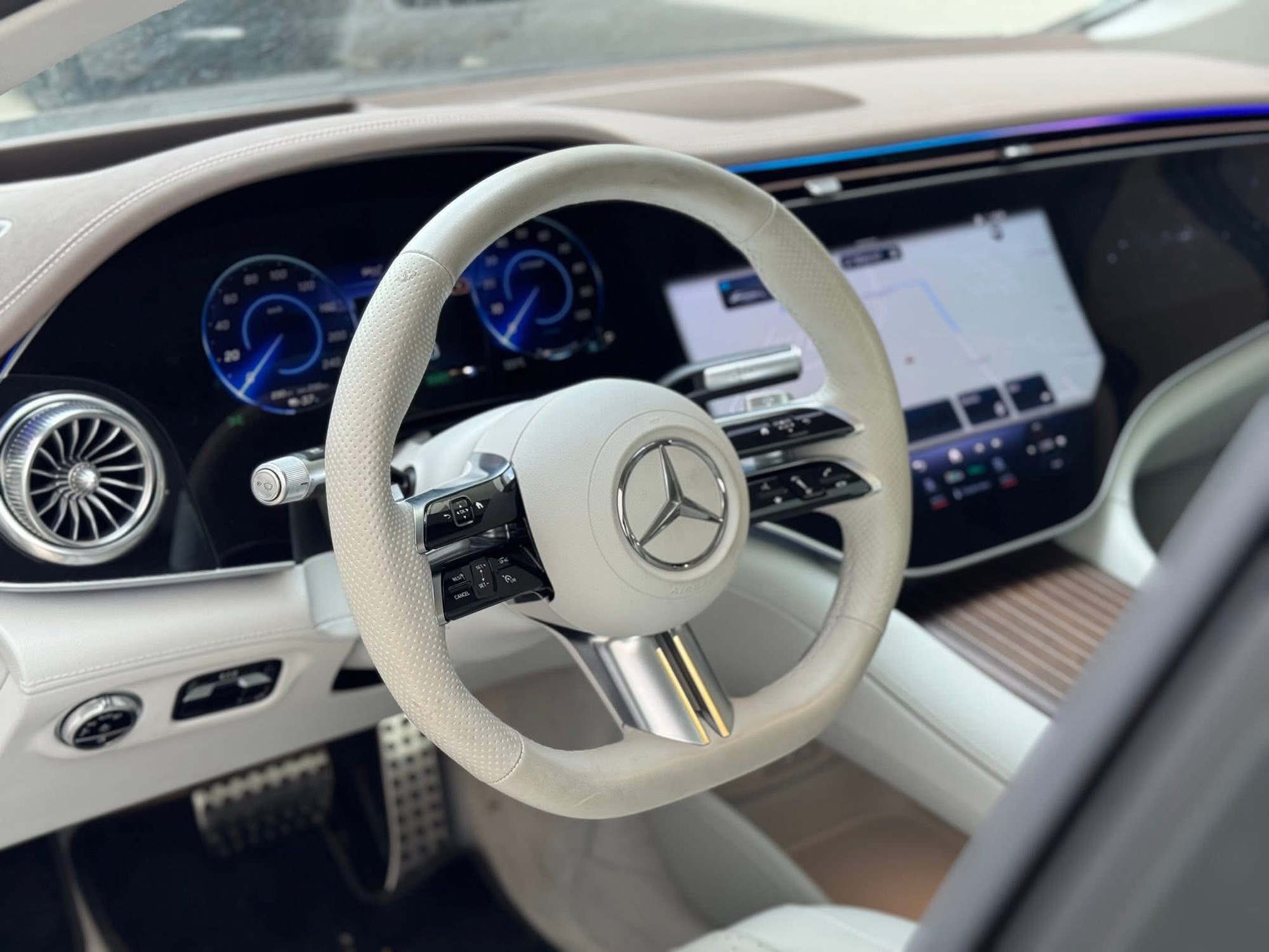 Chiếc Mercedes-Benz này mỗi 1km mất giá 1,6 triệu đồng, người mua tiết kiệm 1,3 tỷ đồng so với xe mới- Ảnh 7.