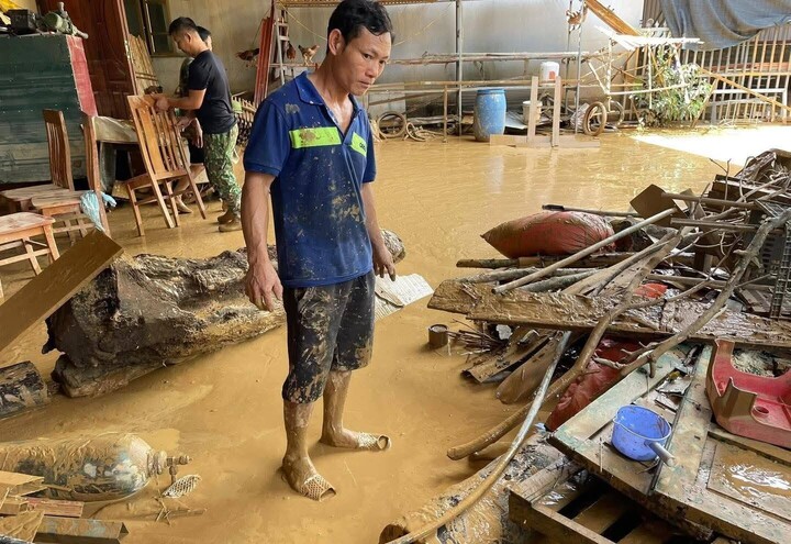Lật xuồng cứu hộ giữa dòng lũ ở Lạng Sơn, 7 cán bộ được cứu an toàn- Ảnh 2. Lật xuồng cứu hộ giữa dòng lũ ở Lạng Sơn, 7 cán bộ được cứu an toàn- Ảnh 2.