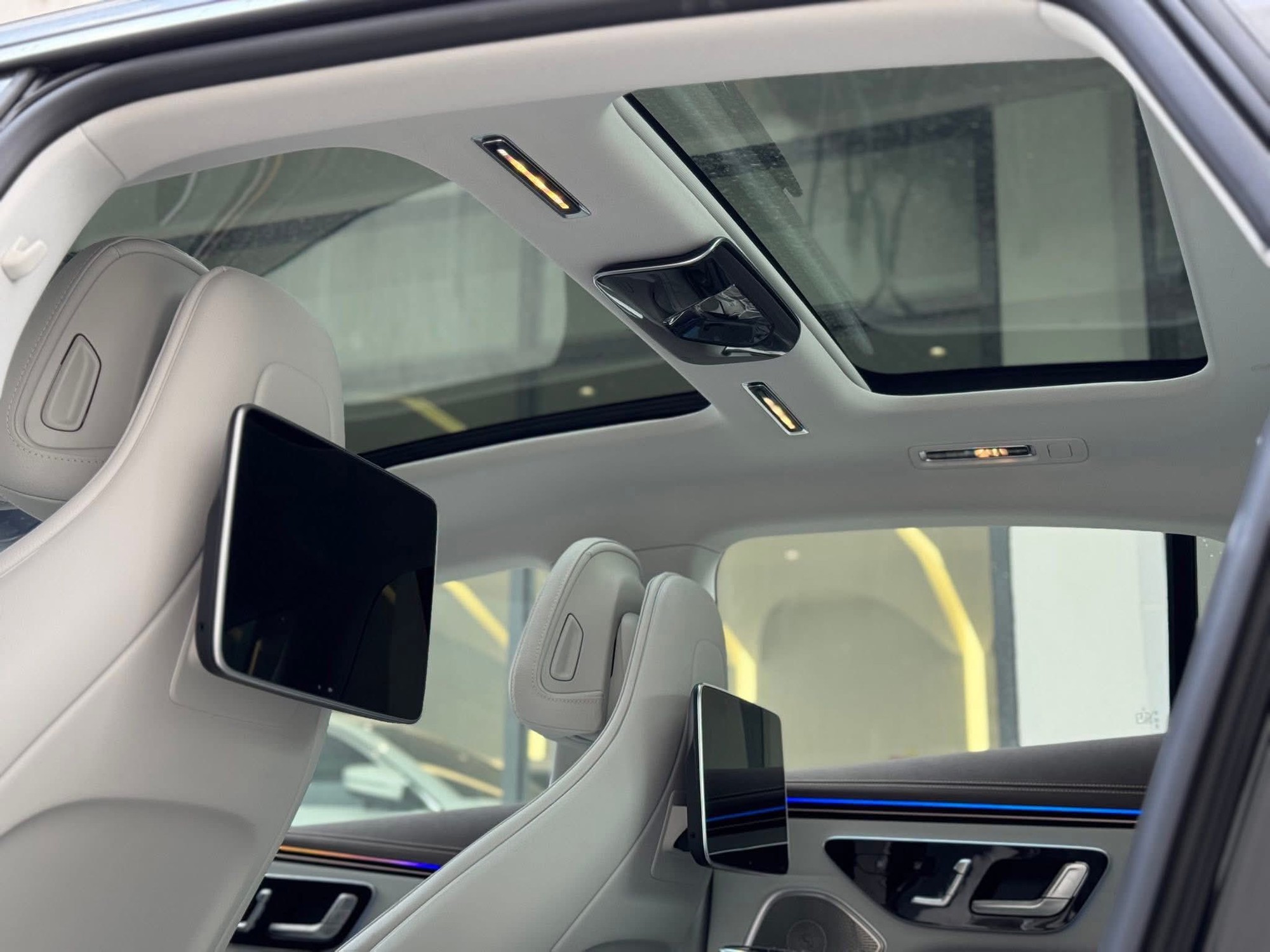 Chiếc Mercedes-Benz này mỗi 1km mất giá 1,6 triệu đồng, người mua tiết kiệm 1,3 tỷ đồng so với xe mới- Ảnh 9.