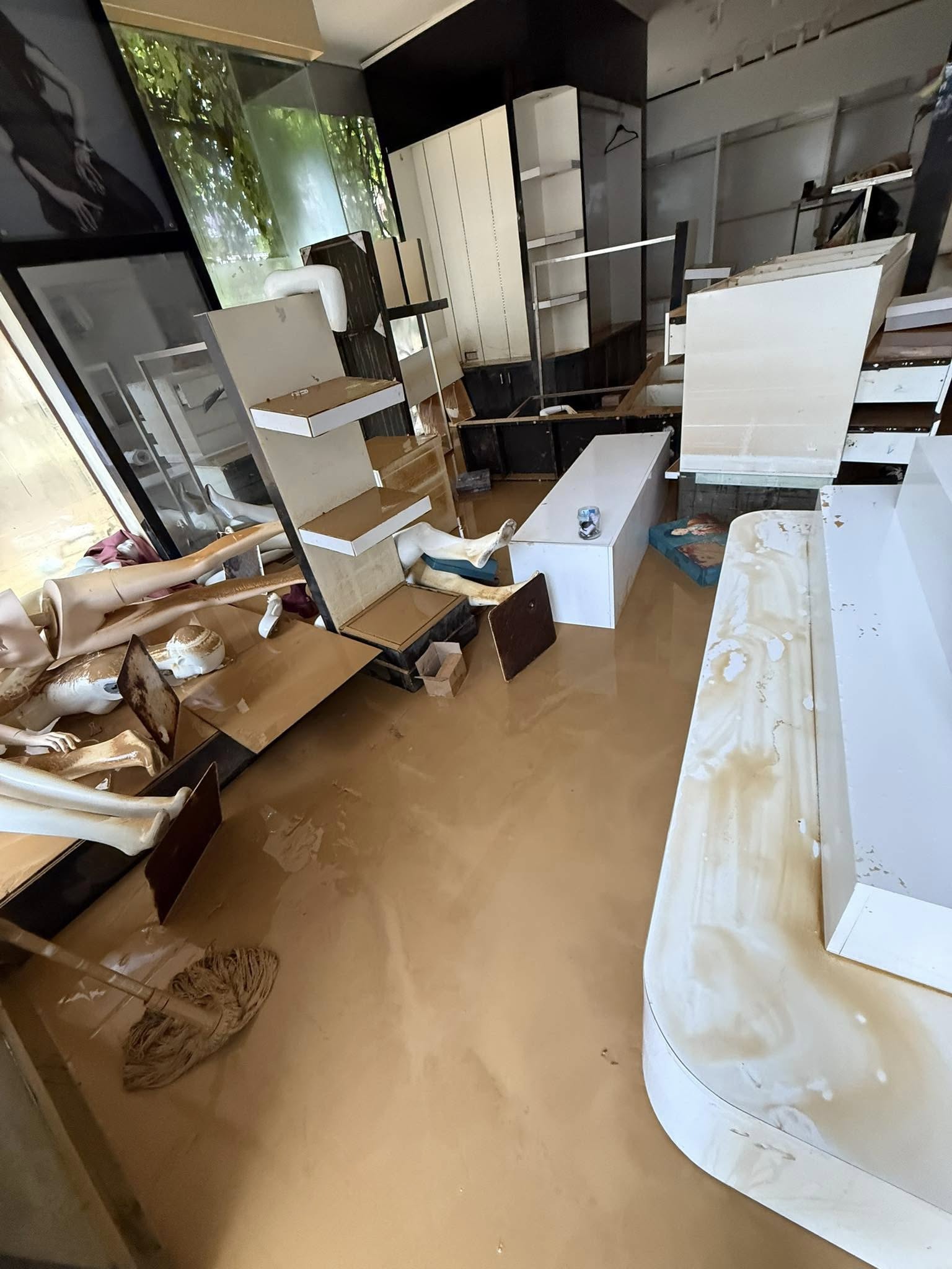 "Mất 600 triệu khi nước r&uacute;t, l&agrave;m g&igrave; c&ograve;n nước mắt m&agrave; kh&oacute;c"- Ảnh 3.