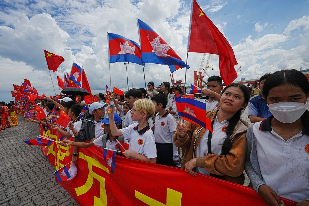 Hai t&agrave;u chiến Trung Quốc cập cảng Campuchia- Ảnh 2.