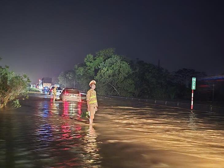 Tình hình lũ ngập cao tốc Hà Nội - Thái Nguyên- Ảnh 1.