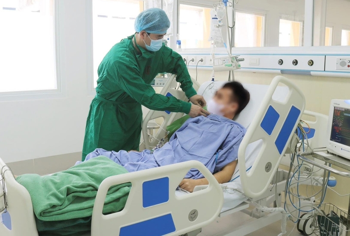 Mẹ hiến thận cứu con- Ảnh 1. Mẹ hiến thận cứu con- Ảnh 1.