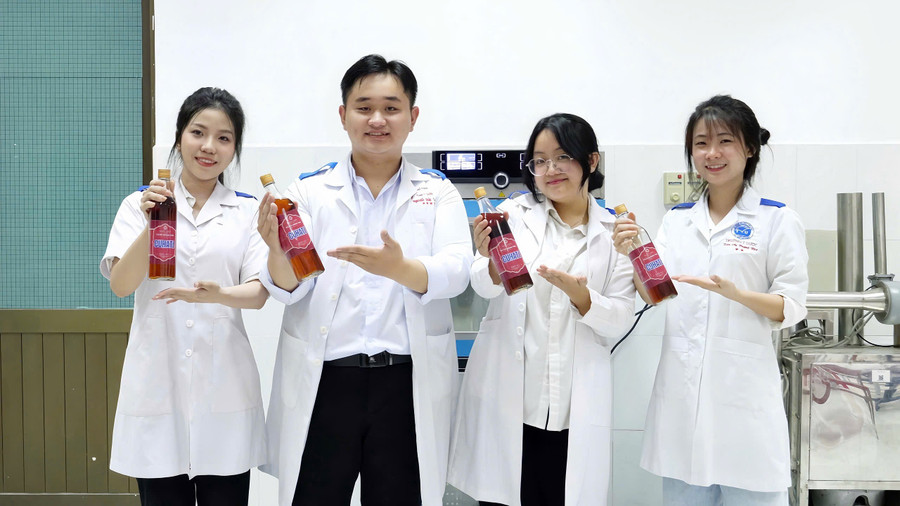 Hành trình biến củ hành tím thành nước mắm chay của sinh viên miền Tây- Ảnh 1.