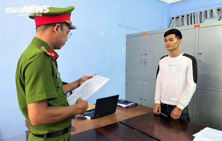 Khởi tố thanh niên vừa đánh thai phụ vừa hỏi ‘biết tao là ai không’- Ảnh 1.