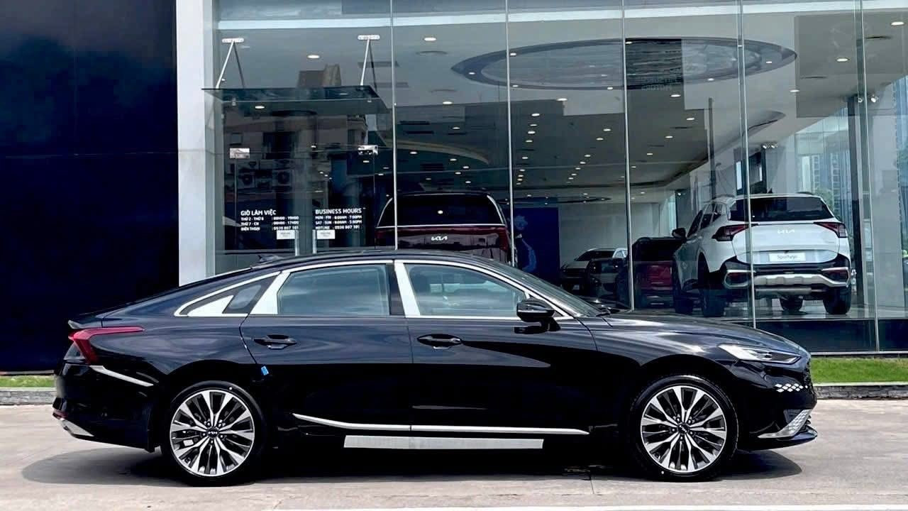 Sedan hàng hiếm Kia K8 xuất hiện tại Việt Nam- Ảnh 2.