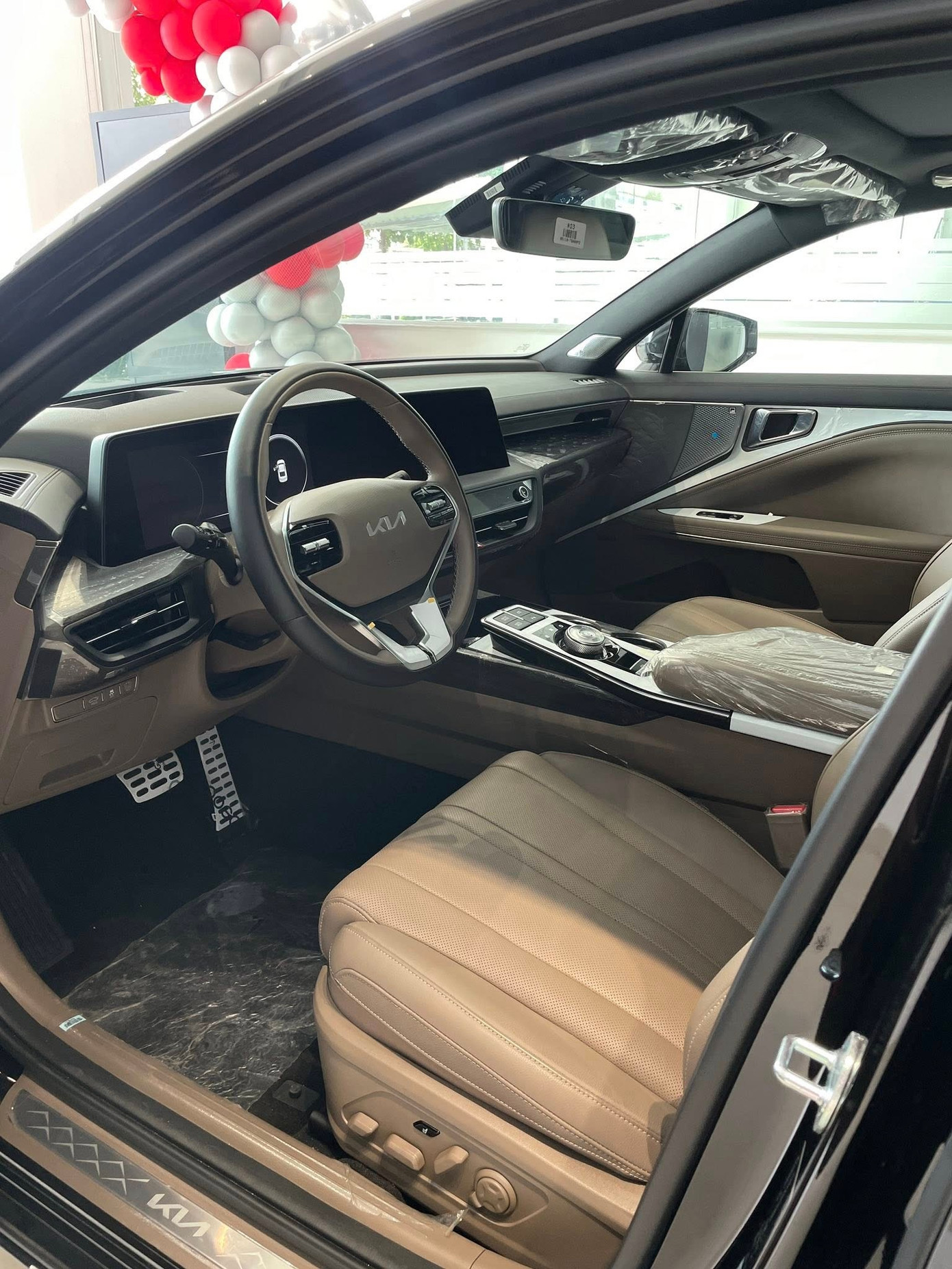 Sedan hàng hiếm Kia K8 xuất hiện tại Việt Nam- Ảnh 4.