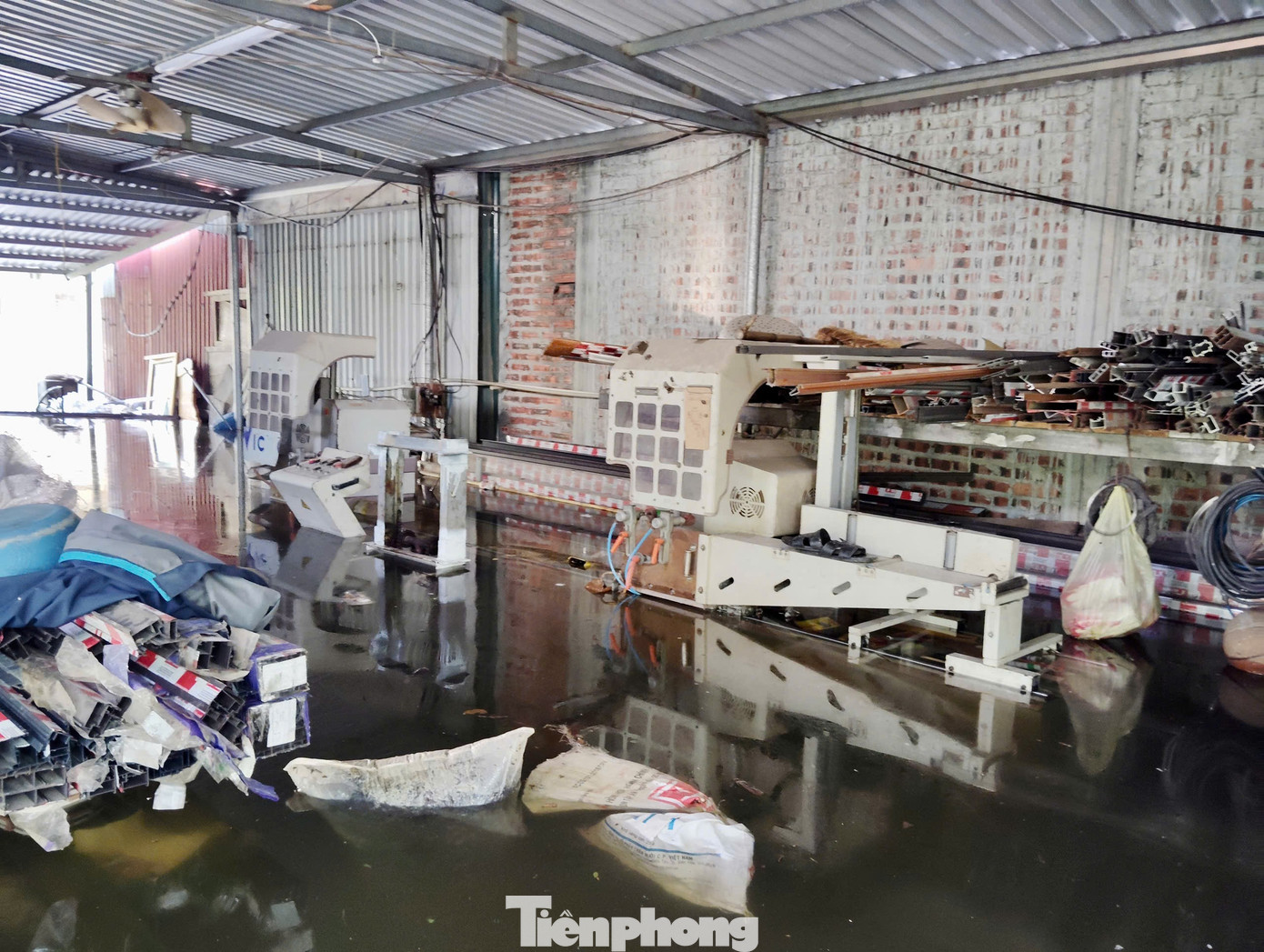 Nhiều khu vực xã Sóc Sơn ngập sâu 1,5 mét- Ảnh 5.