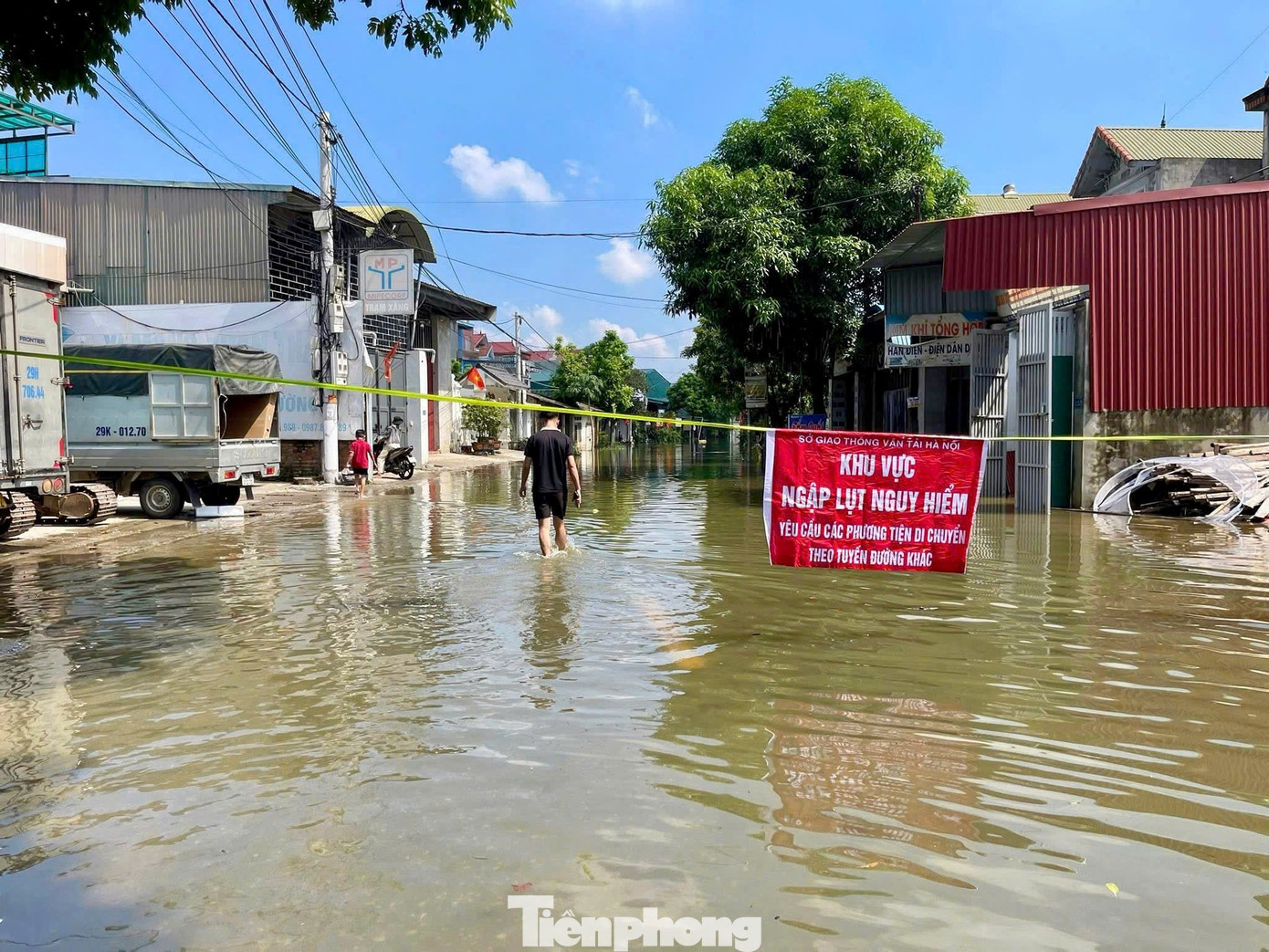 Nhiều khu vực xã Sóc Sơn ngập sâu 1,5 mét- Ảnh 1.