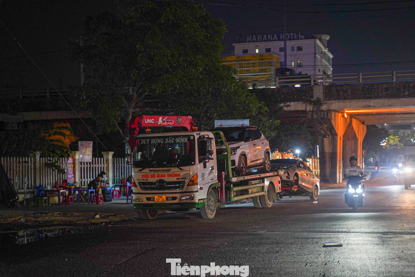 &Ocirc; t&ocirc; ngập khắp phố, cứu hộ Th&aacute;i Nguy&ecirc;n trắng đ&ecirc;m &lsquo;vớt&rsquo; xe sau lũ- Ảnh 12.