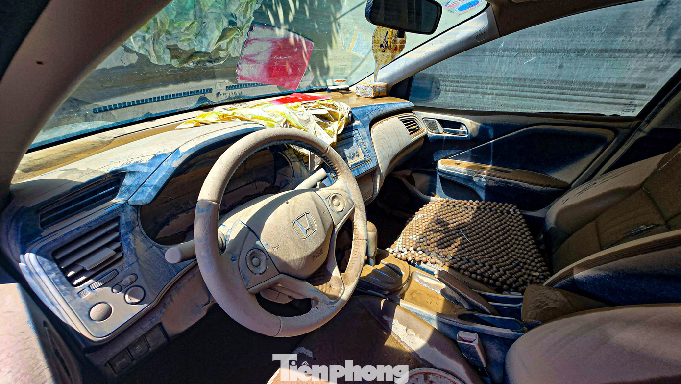 &Ocirc; t&ocirc; ngập khắp phố, cứu hộ Th&aacute;i Nguy&ecirc;n trắng đ&ecirc;m &lsquo;vớt&rsquo; xe sau lũ- Ảnh 17.