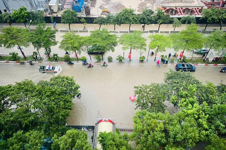 Mưa ngập lịch sử và cuộc chạy đua sinh tử của bệnh nhân ung thư máu- Ảnh 2. Mưa ngập lịch sử và cuộc chạy đua sinh tử của bệnh nhân ung thư máu- Ảnh 2.