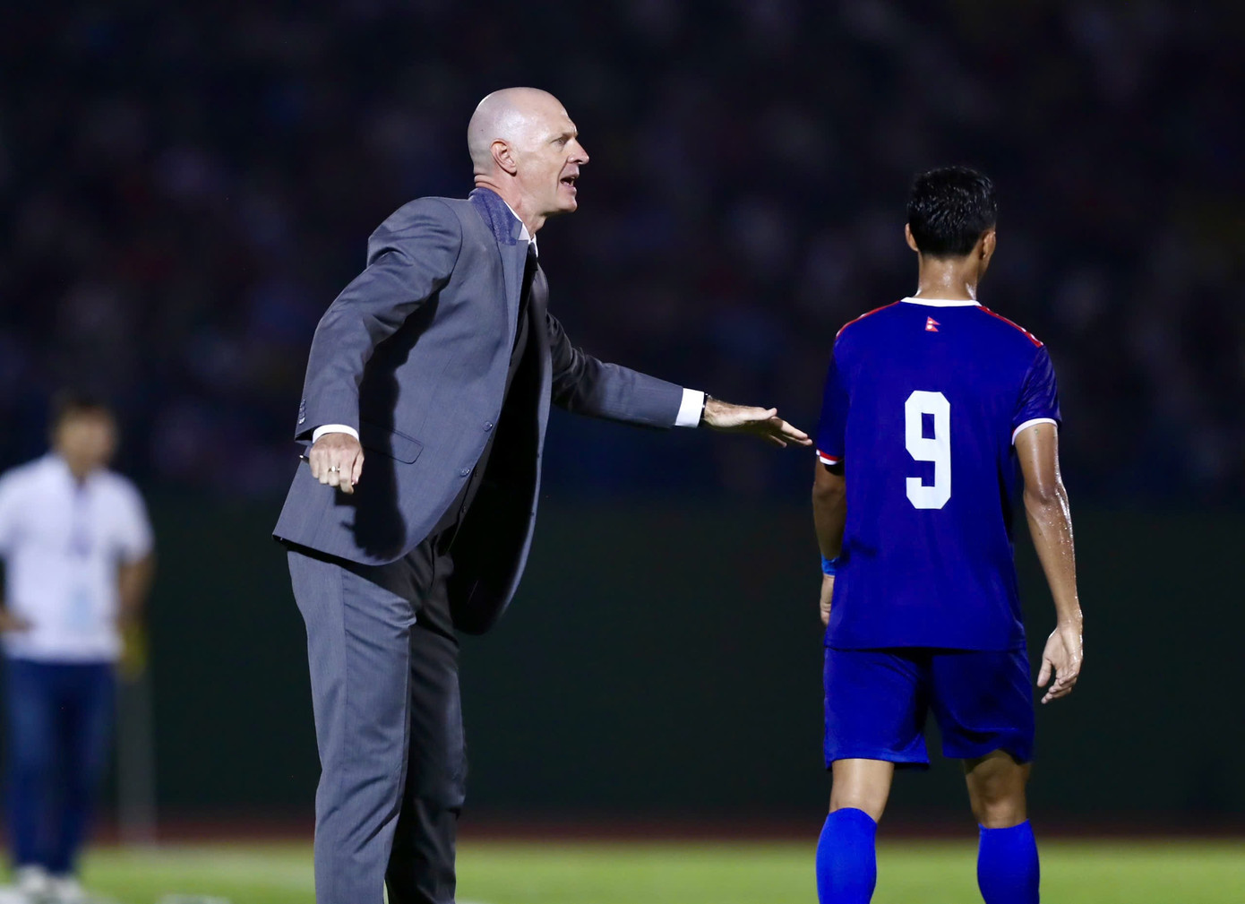 'Đội tuyển Việt Nam sút còn nhiều hơn số đường chuyền qua vạch giữa sân của Nepal'- Ảnh 2.