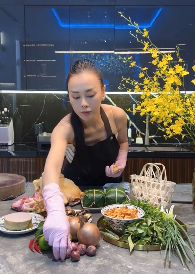 Phương Oanh không chịu an phận sau khi lấy Shark Bình- Ảnh 4. Phương Oanh không chịu an phận sau khi lấy Shark Bình- Ảnh 4.