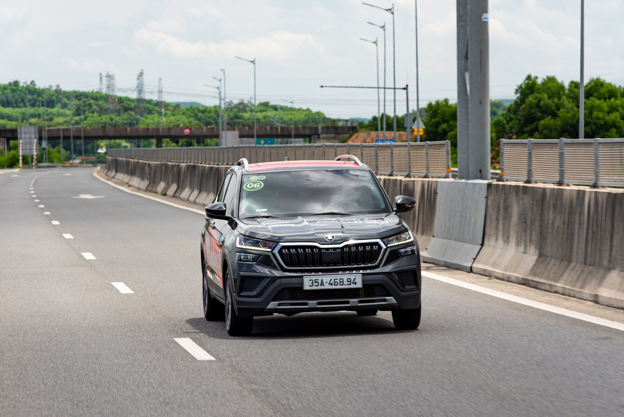 Từng xem xe Nhật, Hàn, rồi chốt Skoda Kushaq, chủ xe chia sẻ: ‘Khác từ tiếng đóng cửa, thực tế có điểm tốt hơn thông số’- Ảnh 8. Từng xem xe Nhật, Hàn, rồi chốt Skoda Kushaq, chủ xe chia sẻ: ‘Khác từ tiếng đóng cửa, thực tế có điểm tốt hơn thông số’- Ảnh 8.