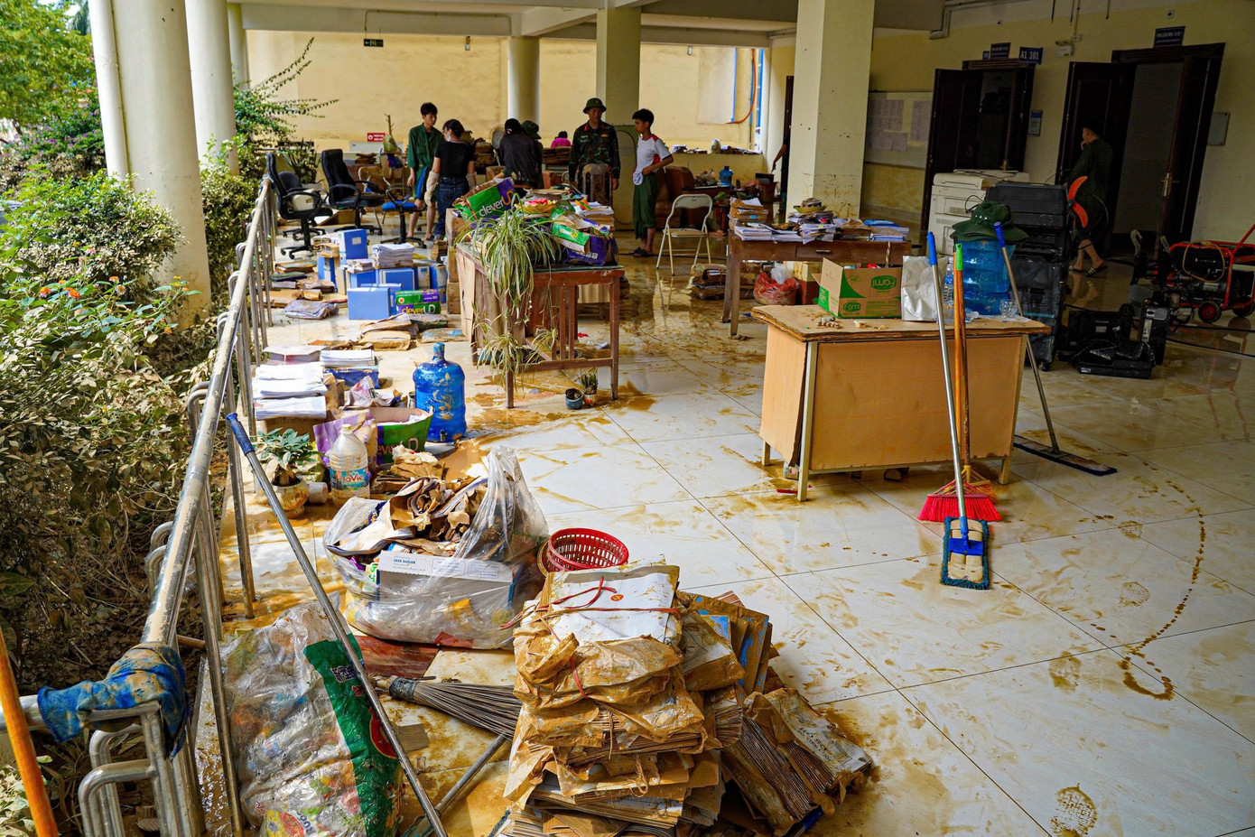 Thái Nguyên: Đại học Sư phạm tan hoang sau lũ, học bạ, con dấu trôi khắp nơi- Ảnh 15.