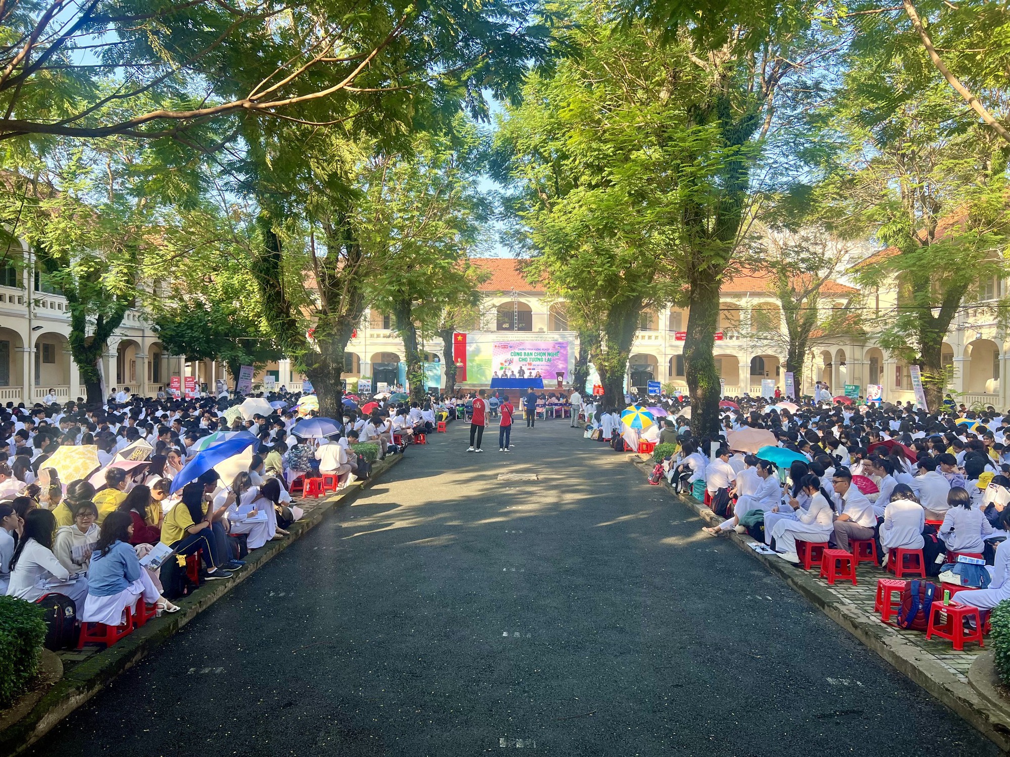 Một trường cấp 3 đình đám ngay trung tâm TP.HCM, chất lượng "đỉnh của chóp": Tiền học 1 tháng chưa tới 500 nghìn đồng!- Ảnh 3. Một trường cấp 3 đình đám ngay trung tâm TP.HCM, chất lượng "đỉnh của chóp": Tiền học 1 tháng chưa tới 500 nghìn đồng!- Ảnh 3.