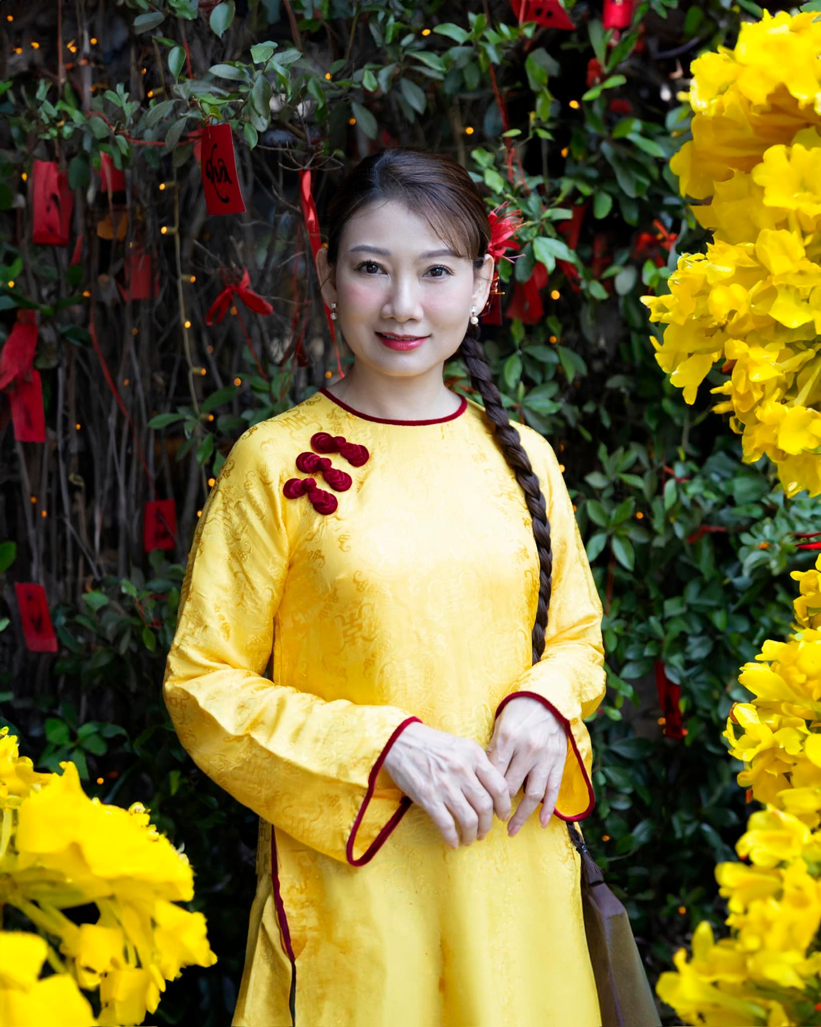 Nhan sắc tuổi 50 của nữ NSND vừa công khai hôn môi “cô gái lạ mặt”, vừa tuyên bố có bạn trai kém 2 con giáp- Ảnh 5.