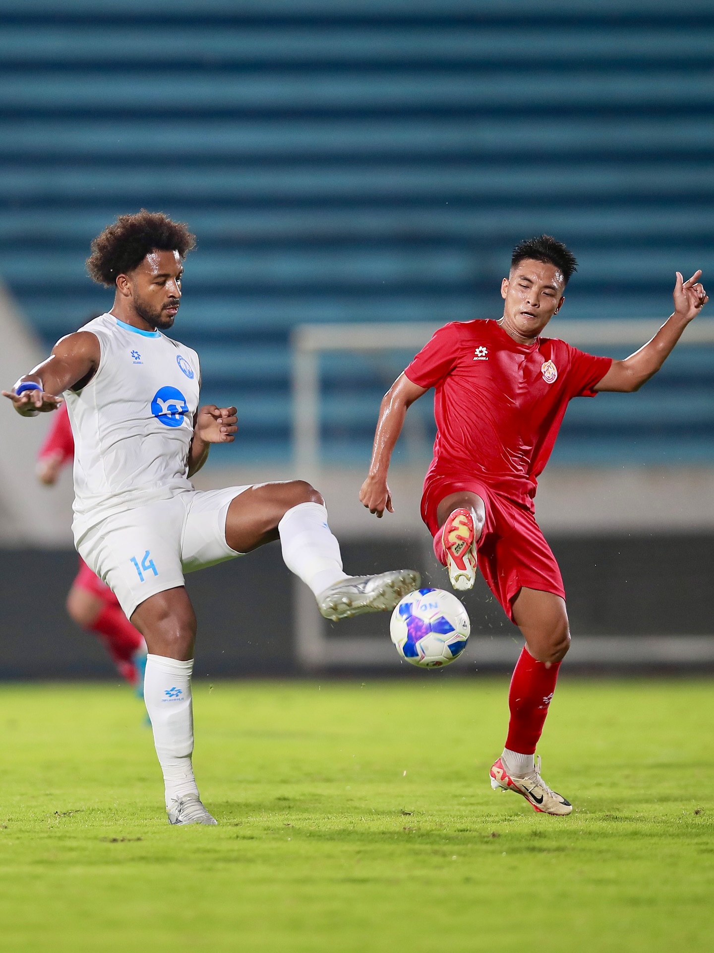 Chân sút số 1 ĐT Việt Nam báo tin vui, HLV Kim Sang Sik thở phào trước ngày phán quyết VL Asian Cup