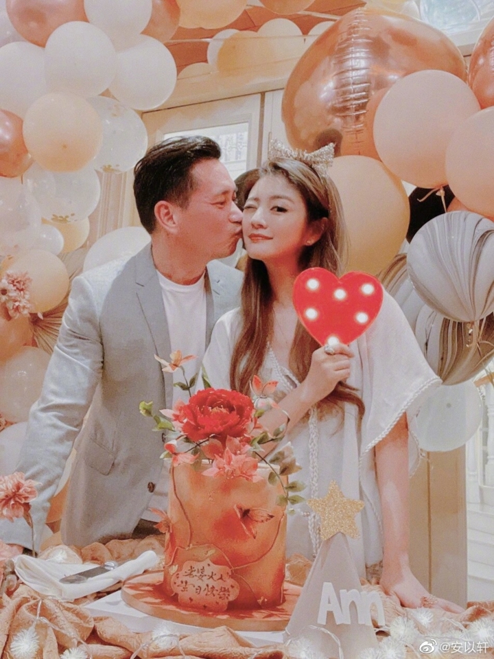 Góc khuất cưới đại gia nhưng như "người giúp việc" của nữ diễn viên phim giờ vàng- Ảnh 4. Góc khuất cưới đại gia nhưng như "người giúp việc" của nữ diễn viên phim giờ vàng- Ảnh 4.