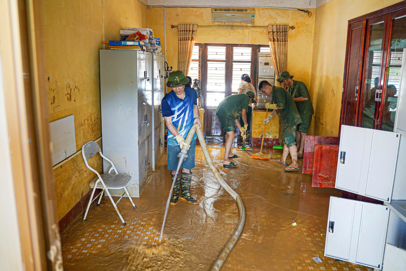 Thái Nguyên: Đại học Sư phạm tan hoang sau lũ, học bạ, con dấu trôi khắp nơi- Ảnh 20.