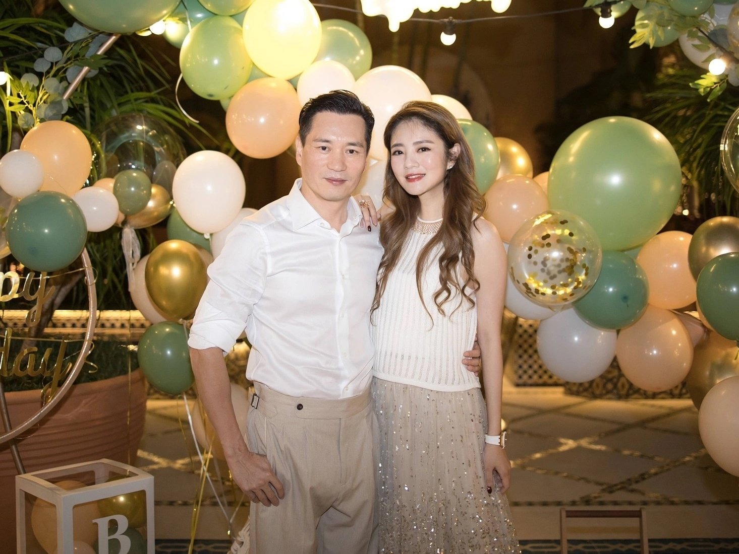 Góc khuất cưới đại gia nhưng như "người giúp việc" của nữ diễn viên phim giờ vàng- Ảnh 3. Góc khuất cưới đại gia nhưng như "người giúp việc" của nữ diễn viên phim giờ vàng- Ảnh 3.