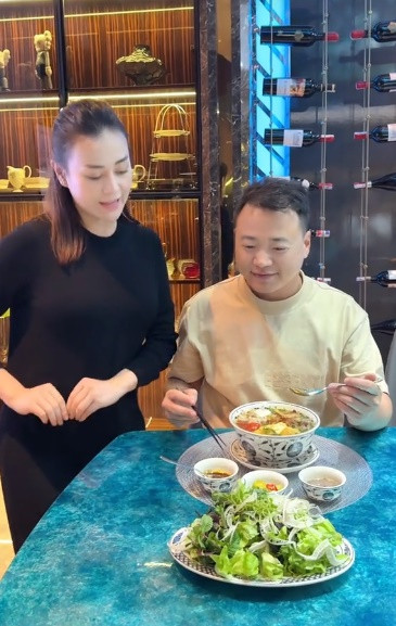 Phương Oanh không chịu an phận sau khi lấy Shark Bình- Ảnh 7. Phương Oanh không chịu an phận sau khi lấy Shark Bình- Ảnh 7.