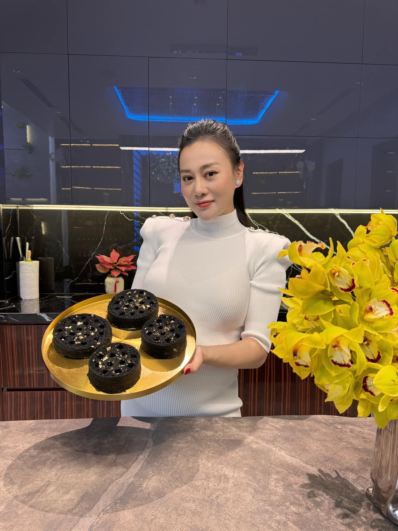 Phương Oanh không chịu an phận sau khi lấy Shark Bình- Ảnh 5. Phương Oanh không chịu an phận sau khi lấy Shark Bình- Ảnh 5.